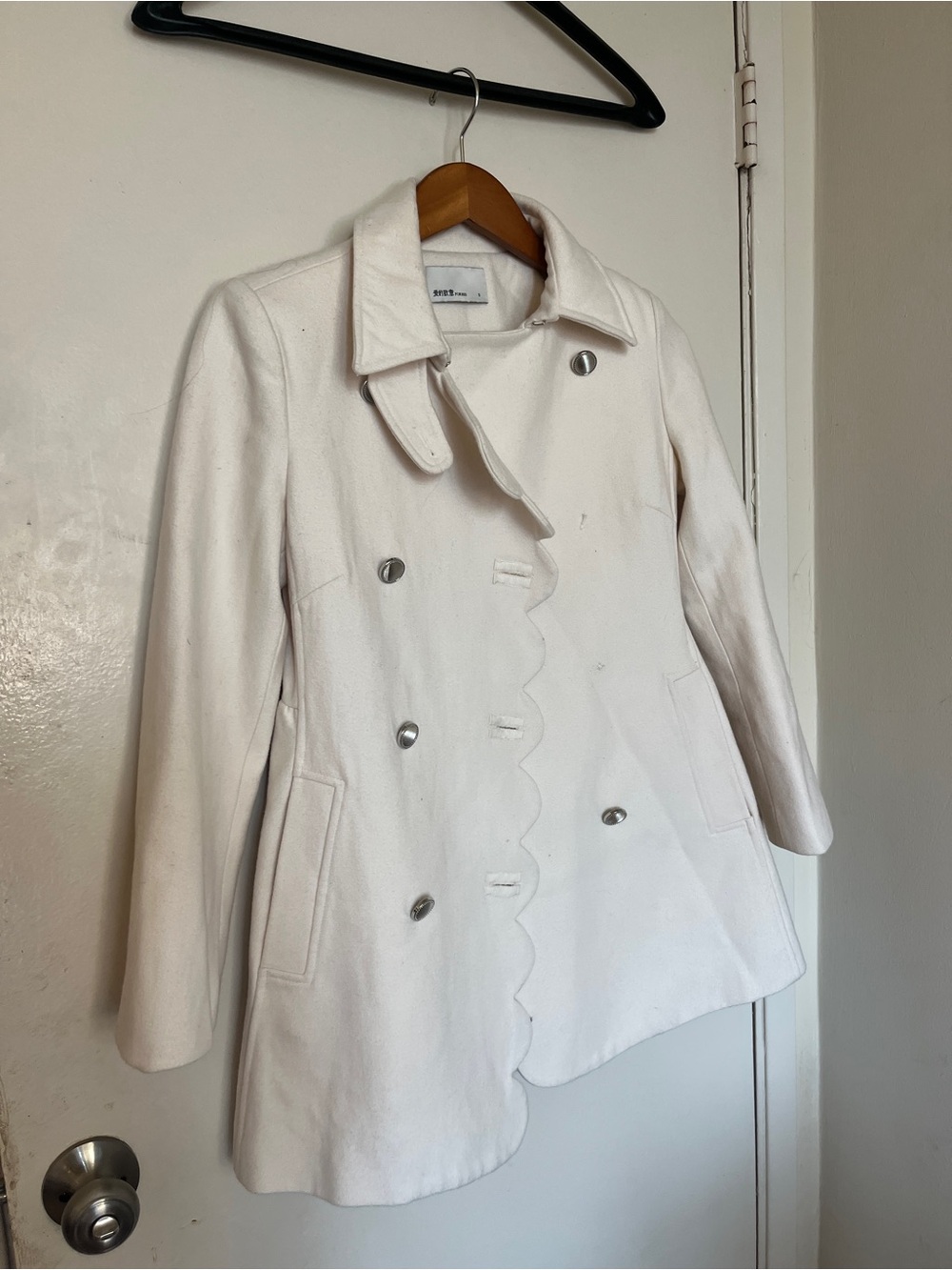 Women’s Cream Scallop-Edge Double-Breasted Coat